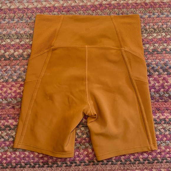 NWOT LULULEMON RIBBED HIGH RISE YOGA BIKE SHORTS - Picture 3 of 7